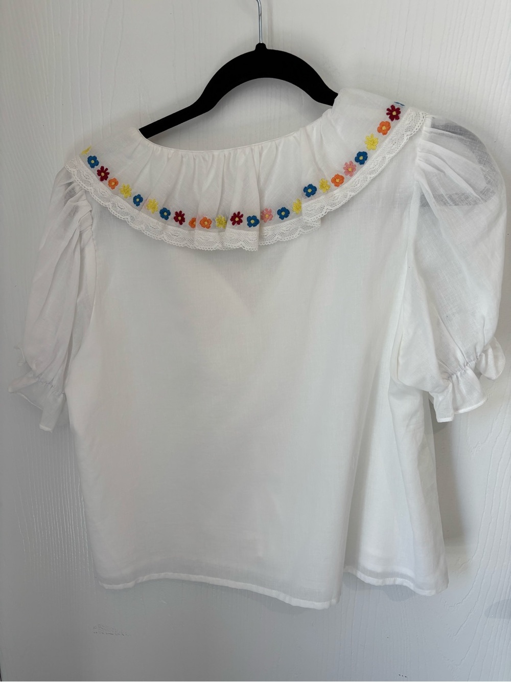 In February White Floral Trim V-Neck Women's Boho Top - Picture 3 of 6